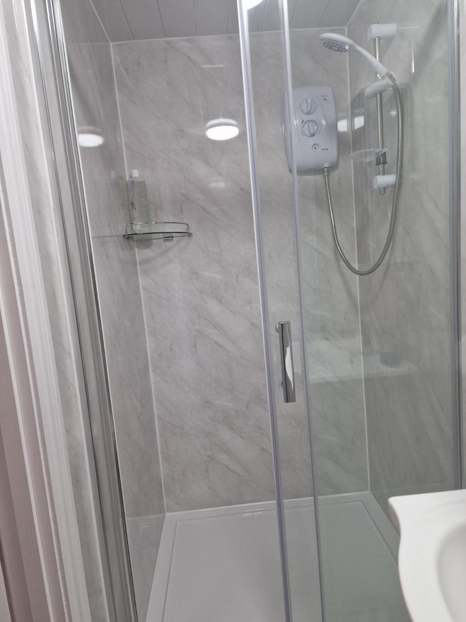 Studio Flat On Straight Road, Harold Hill, Havering Экстерьер фото